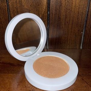 Makeup by Mario Soft Gold Highlighter in Honey